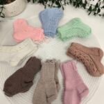 Rankų darbo 100 % merino vilnos kojinaitės naujagimiams