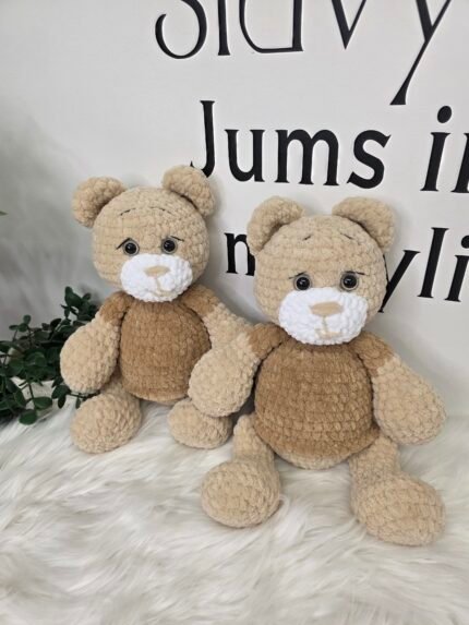 Rankų darbo pliušinis meškiukas