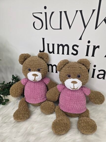 Rankų darbo pliušinis meškiukas